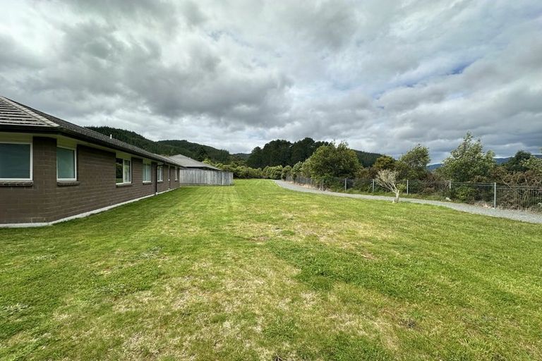 Photo of property in 6 Cory Jane Grove, Riverstone Terraces, Upper Hutt, 5018
