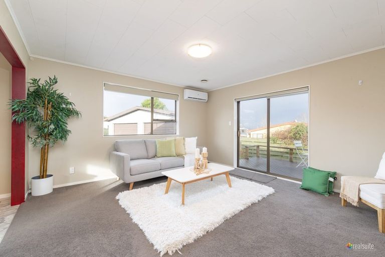 Photo of property in 2/35 Shanly Street, Brown Owl, Upper Hutt, 5018