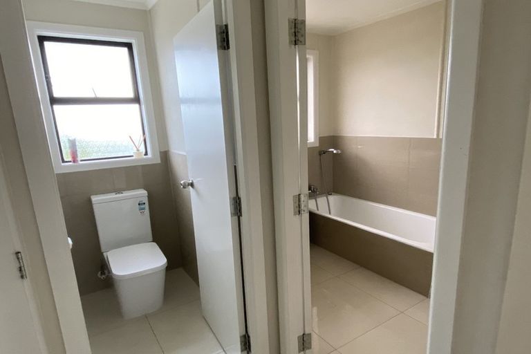 Photo of property in 17 Bradbury Road, Botany Downs, Auckland, 2010