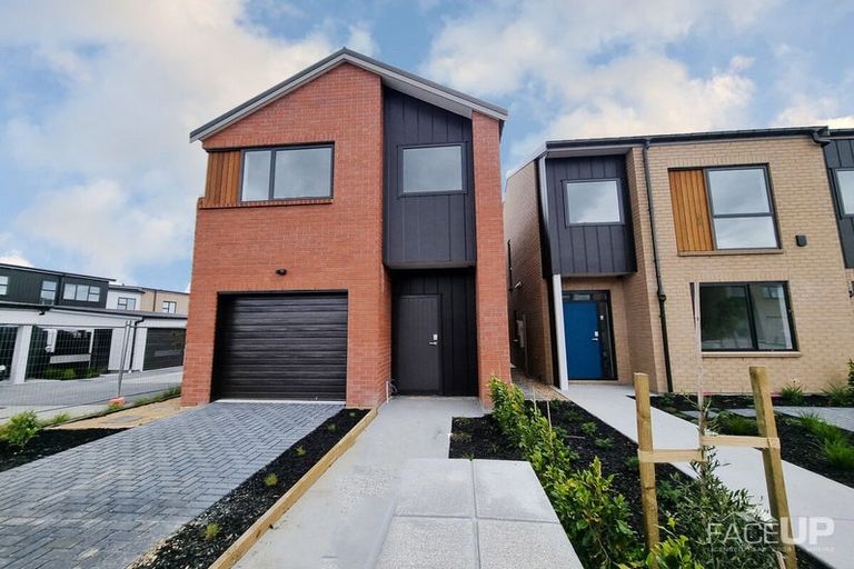 Photo of property in 2 Oma Hoiho Place, Westgate, Auckland, 0614