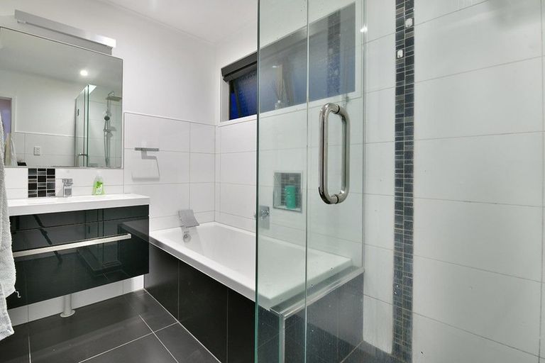 Photo of property in 114 Weatherly Road, Torbay, Auckland, 0630