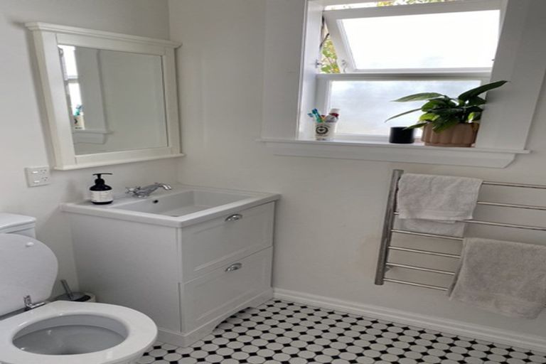 Photo of property in 49 Aurora Terrace, Kelburn, Wellington, 6012