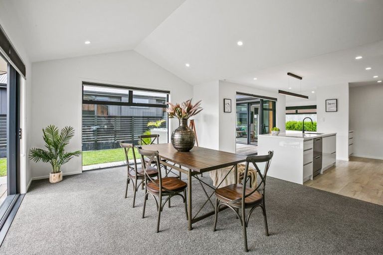 Photo of property in 11 Donnelly Street, Oakura, 4314