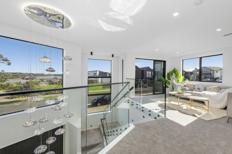 Photo of property in 13 Catalina Avenue, Rosehill, Papakura, 2113