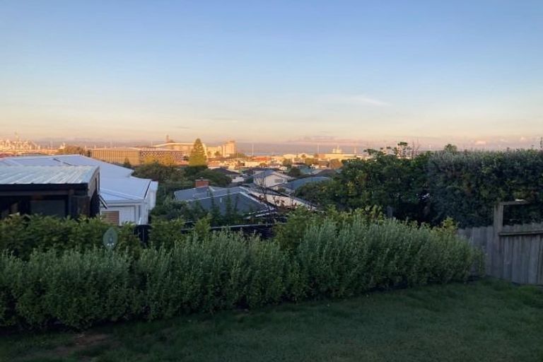 Photo of property in 110b Oceanview Road, Mount Maunganui, 3116