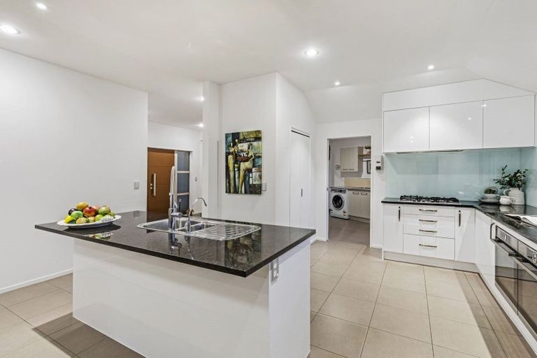 Photo of property in 127 Vaughans Road, Okura, Albany, 0792