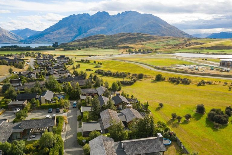 Photo of property in 8 Buckler Court, Jacks Point, Queenstown, 9371