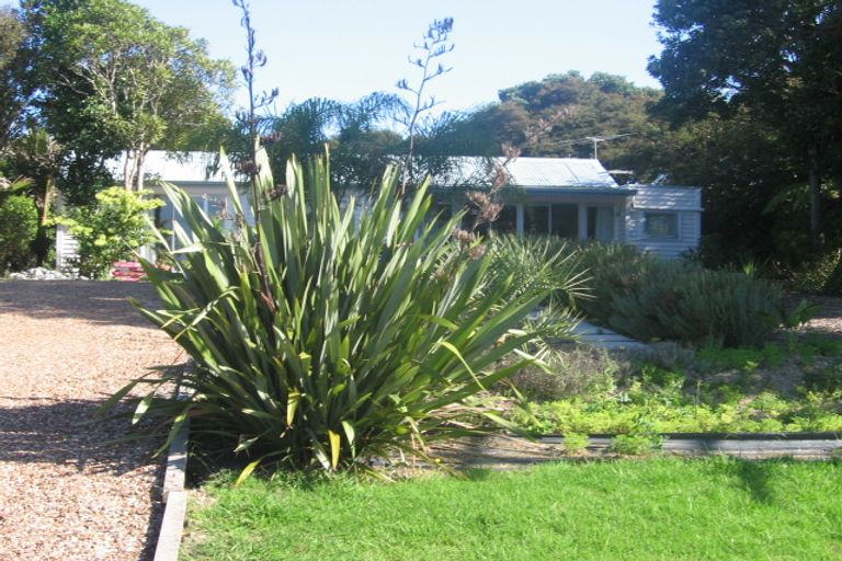 Photo of property in 18 Victoria Road South, Onetangi, Waiheke Island, 1081