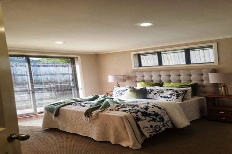 Photo of property in 24 Mt Lebanon Crescent, The Gardens, Auckland, 2105