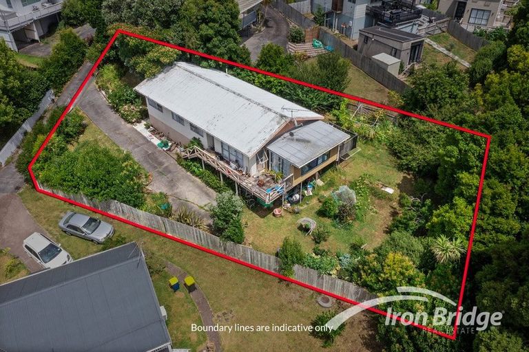 Photo of property in 19 Celeste Place, Totara Vale, Auckland, 0627