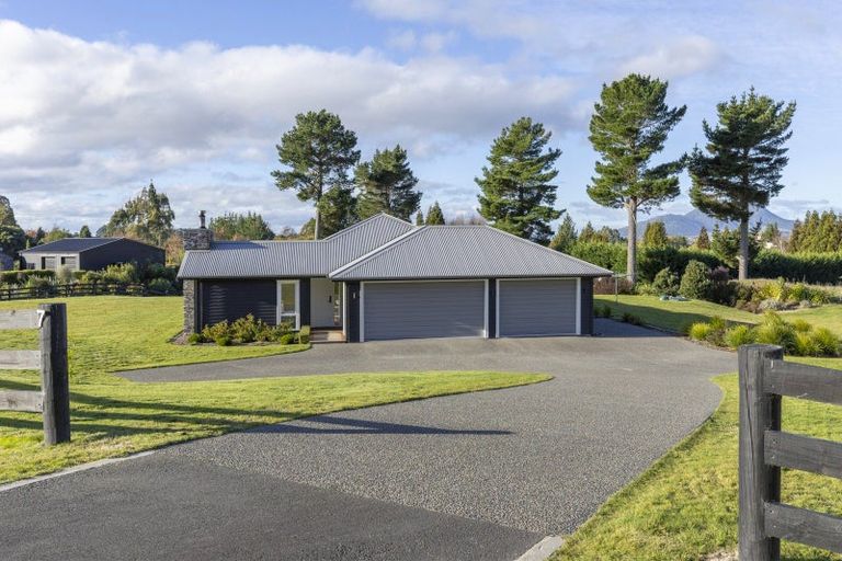 Photo of property in 7 Lochinvar Lane, Acacia Bay, Taupo, 3385