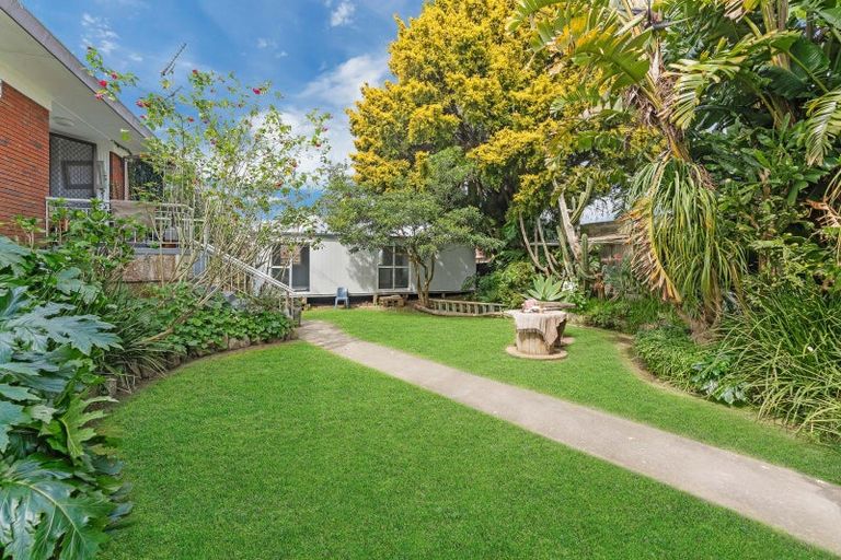 Photo of property in 6 Youngs Road, Papakura, 2110