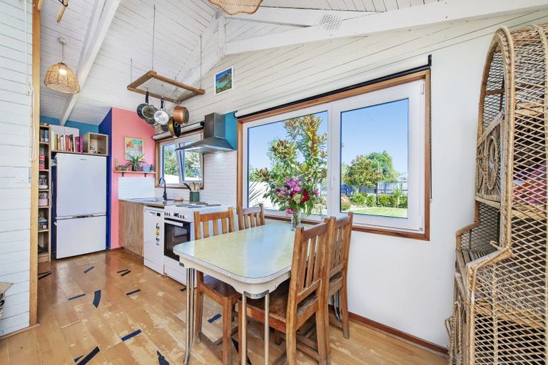 Photo of property in 16 Ensors Place, Waikuku Beach, 7402