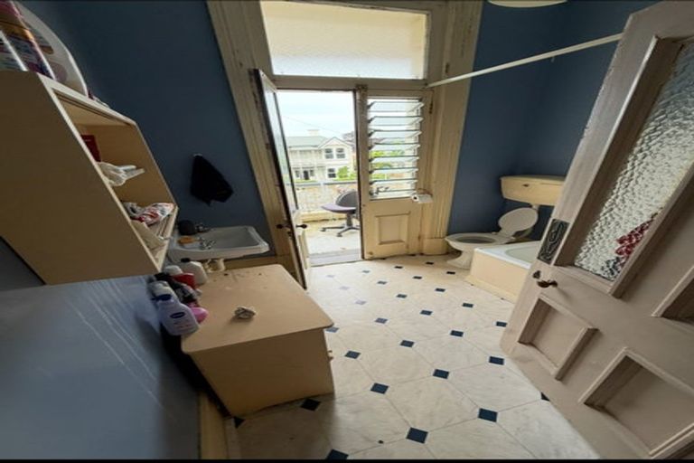 Photo of property in 60 Royal Terrace, Dunedin Central, Dunedin, 9016