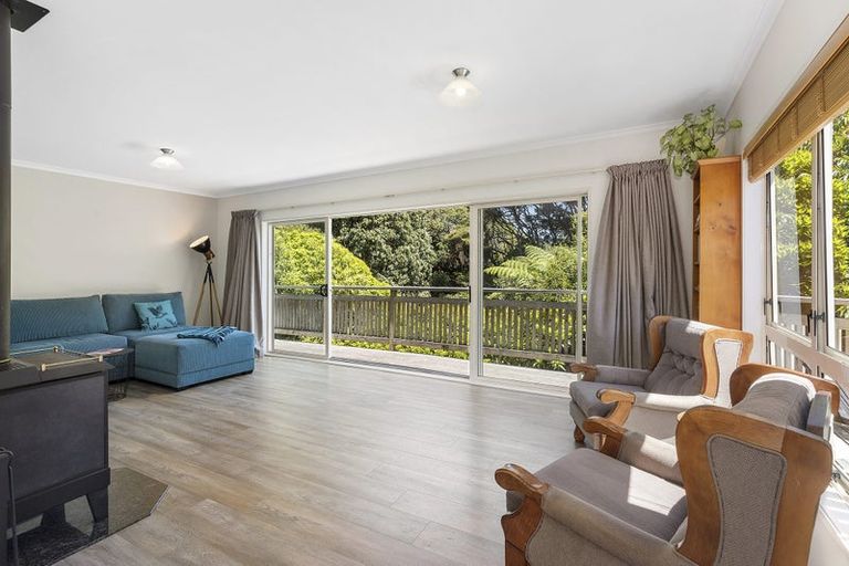 Photo of property in 2 Corlett Road, Plimmerton, Porirua, 5026