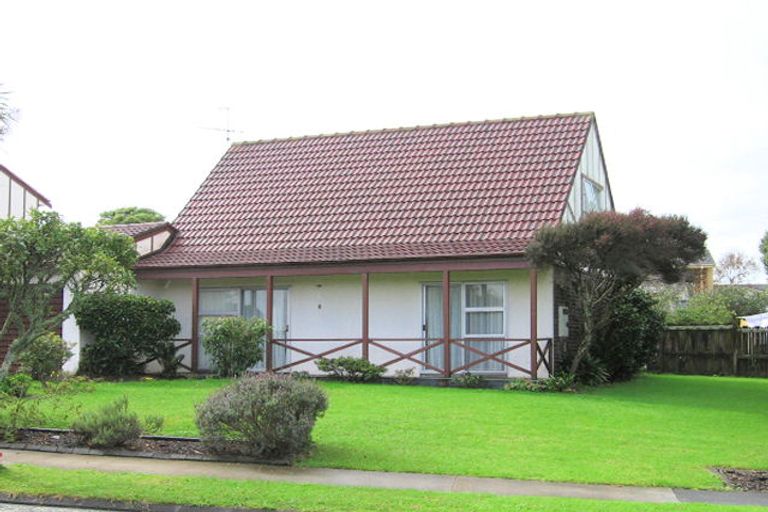 Photo of property in 2/2 Curacao Place, Half Moon Bay, Auckland, 2012