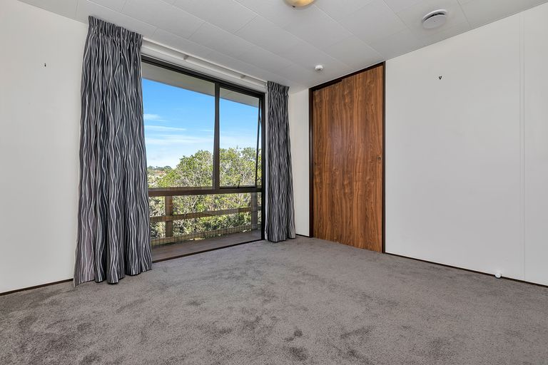 Photo of property in 2/109 Oreil Avenue, West Harbour, Auckland, 0618