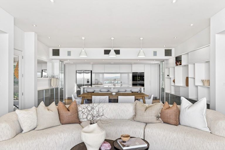 Photo of property in 40 Roslyn Road, Bluff Hill, Napier, 4110