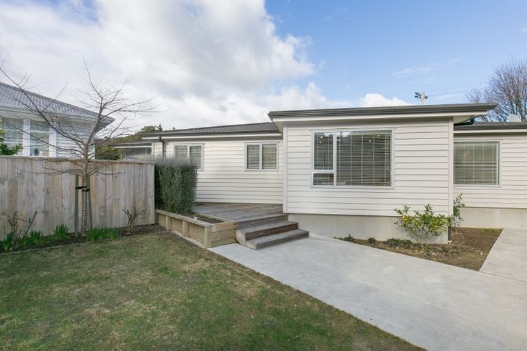 Photo of property in 27a Collins Avenue, Tawa, Wellington, 5028