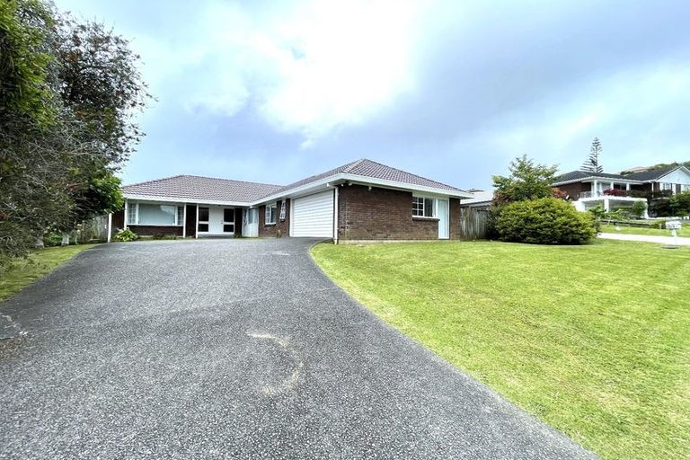 Photo of property in 6 Veagh Place, Highland Park, Auckland, 2010