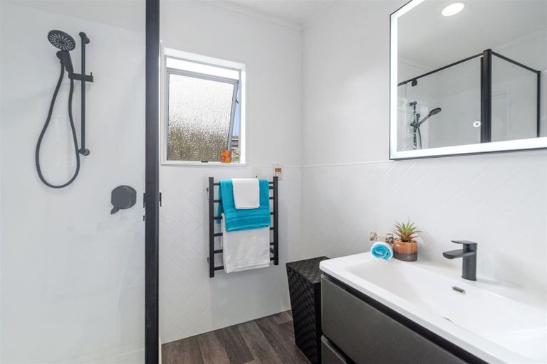 Photo of property in 1/35 Forrest Hill Road, Milford, Auckland, 0620