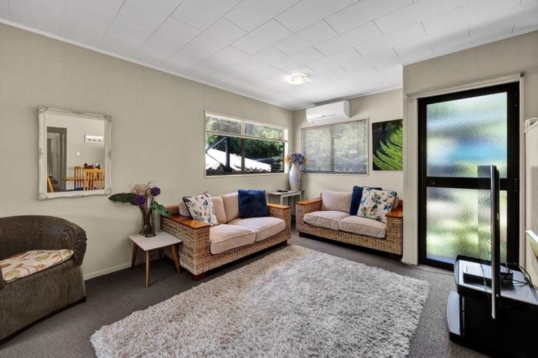 Photo of property in 14 Spencer Place, Merrilands, New Plymouth, 4312