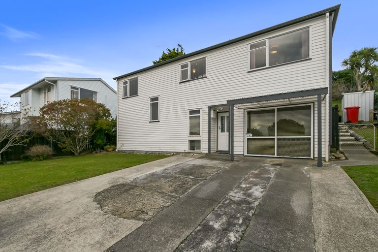 Photo of property in 31 Beaumaris Crescent, Ascot Park, Porirua, 5024