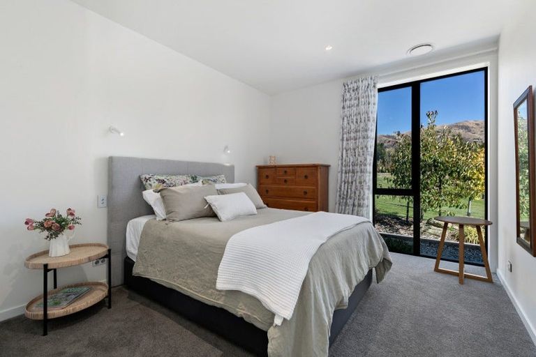 Photo of property in 14 Deans Drive, Wanaka, 9305
