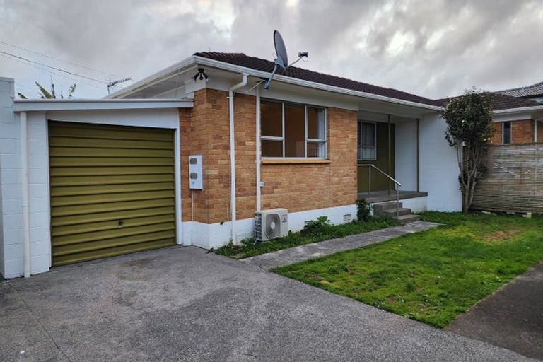 Photo of property in 2/104 Fitzroy Street, Papatoetoe, Auckland, 2104