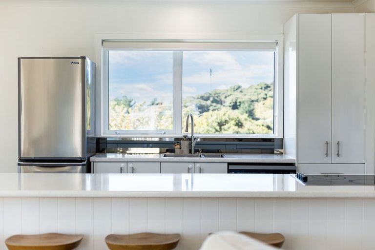 Photo of property in 11 Parkinson Close, Whitby, Porirua, 5024