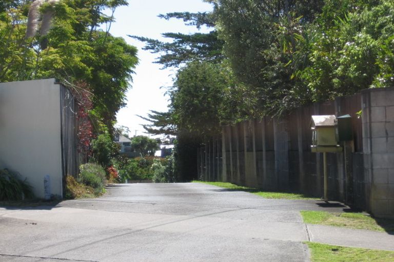 Photo of property in 18a Castor Bay Road, Castor Bay, Auckland, 0620