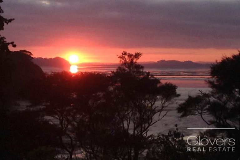 Photo of property in 23 Wood Bay Road, Titirangi, Auckland, 0604