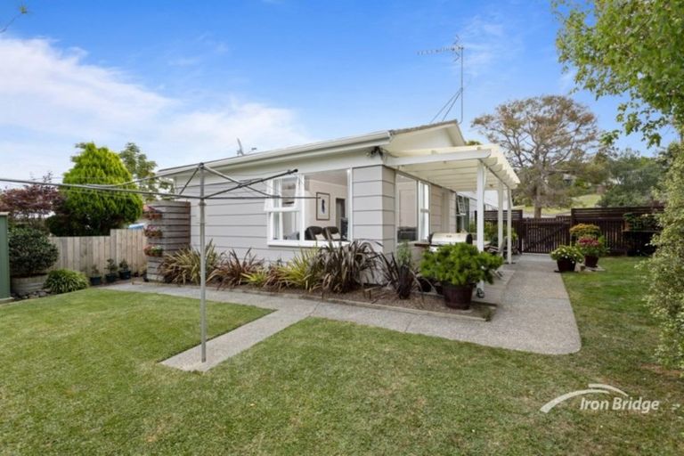 Photo of property in 2/2 Keldale Place, Forrest Hill, Auckland, 0620