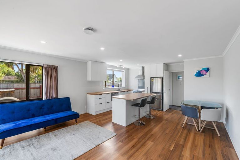 Photo of property in 1/23 Laing Crescent, Heathcote Valley, Christchurch, 8022