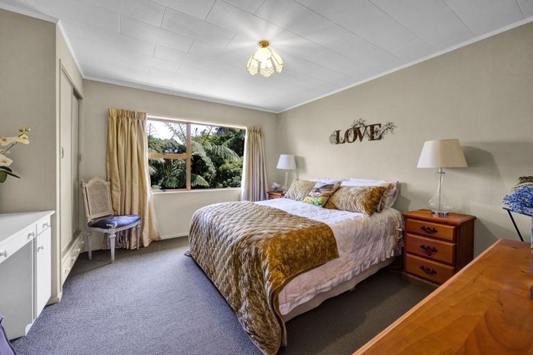 Photo of property in 14 Spencer Place, Merrilands, New Plymouth, 4312