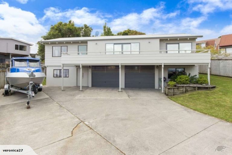 Photo of property in 14 Woodhouse Place, West Harbour, Auckland, 0618