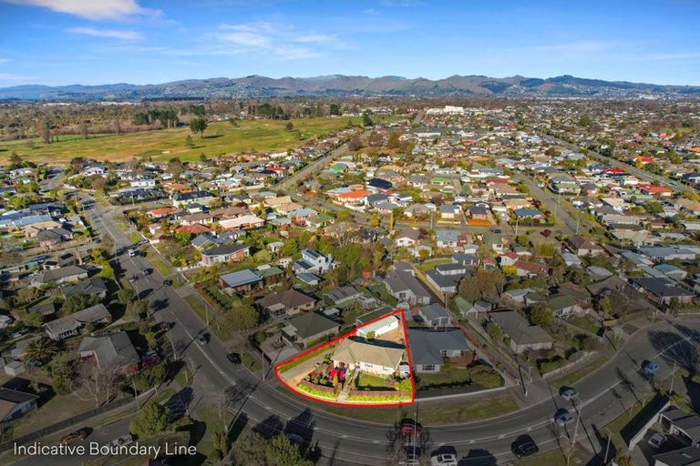 Photo of property in 305 Lake Terrace Road, Shirley, Christchurch, 8061