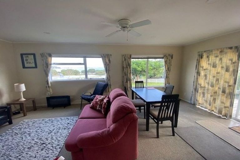 Photo of property in 1/142 Stanmore Bay Road, Stanmore Bay, Whangaparaoa, 0932