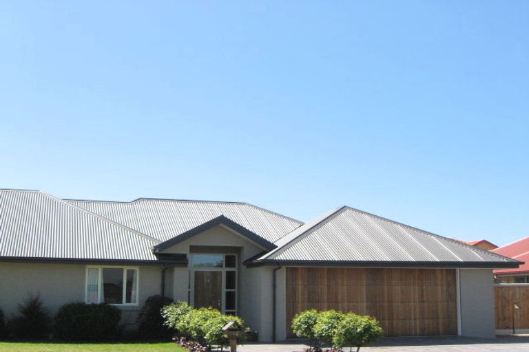 Photo of property in 48 Coolspring Way, Redwood, Christchurch, 8051