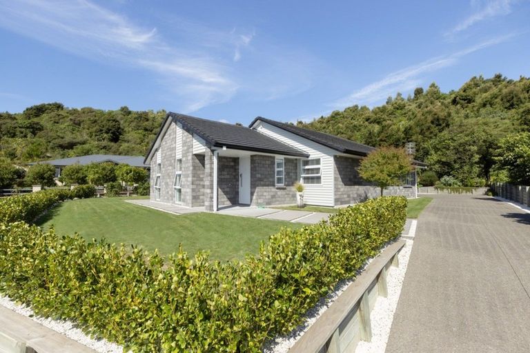 Photo of property in 18 Ellesmere Close, Pyes Pa, Tauranga, 3112