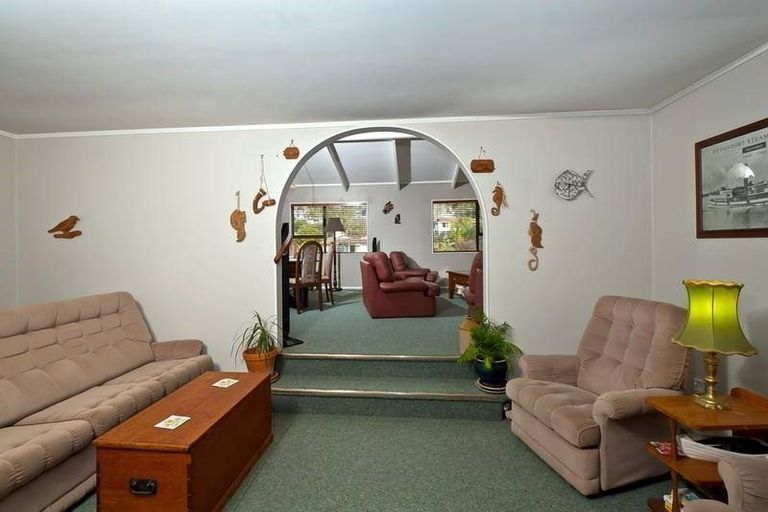 Photo of property in 19 Topliss Drive, Northcross, Auckland, 0632