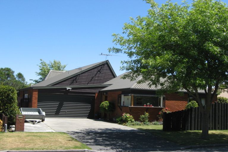 Photo of property in 14 Brockhall Lane, Avonhead, Christchurch, 8042