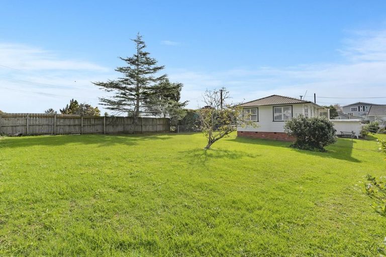 Photo of property in 27 Litten Road, Cockle Bay, Auckland, 2014