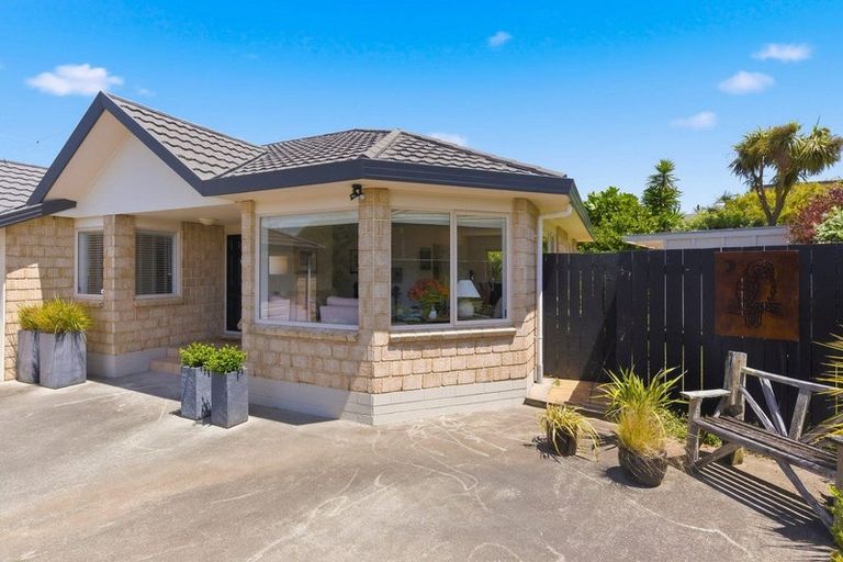 Photo of property in 10 Barrett Drive, Waikanae Beach, Waikanae, 5036