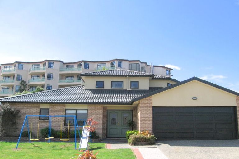 Photo of property in 20 Sunvista Avenue, Oteha, Auckland, 0632