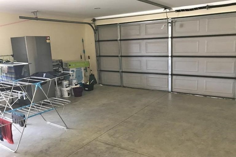 Photo of property in 11 Holsten Place, Massey, Auckland, 0614