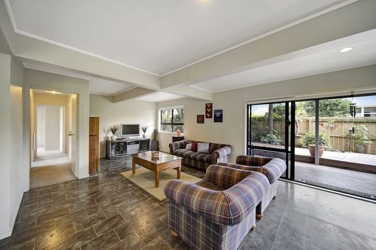 Photo of property in 79 Cascades Road, Pakuranga Heights, Auckland, 2010