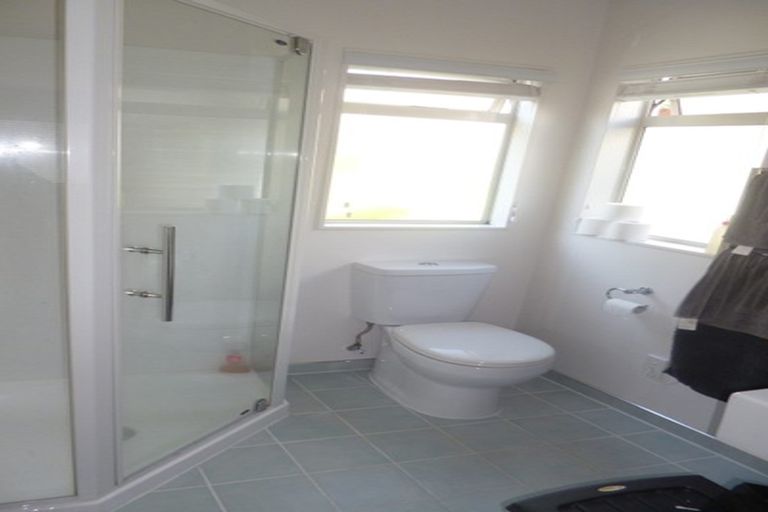 Photo of property in 49b Onewa Road, Northcote, Auckland, 0627