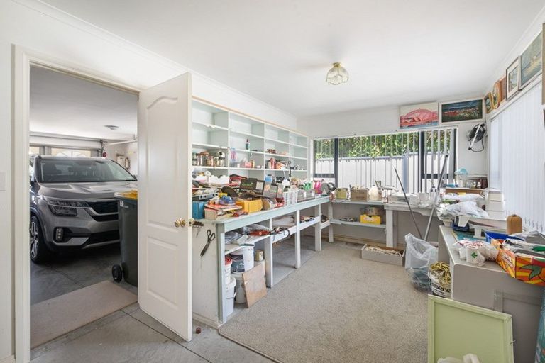 Photo of property in 16 Waimanu Bay Drive, Te Atatu Peninsula, Auckland, 0610