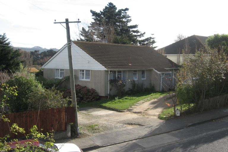Photo of property in 3 Gloucester Street, Cannons Creek, Porirua, 5024